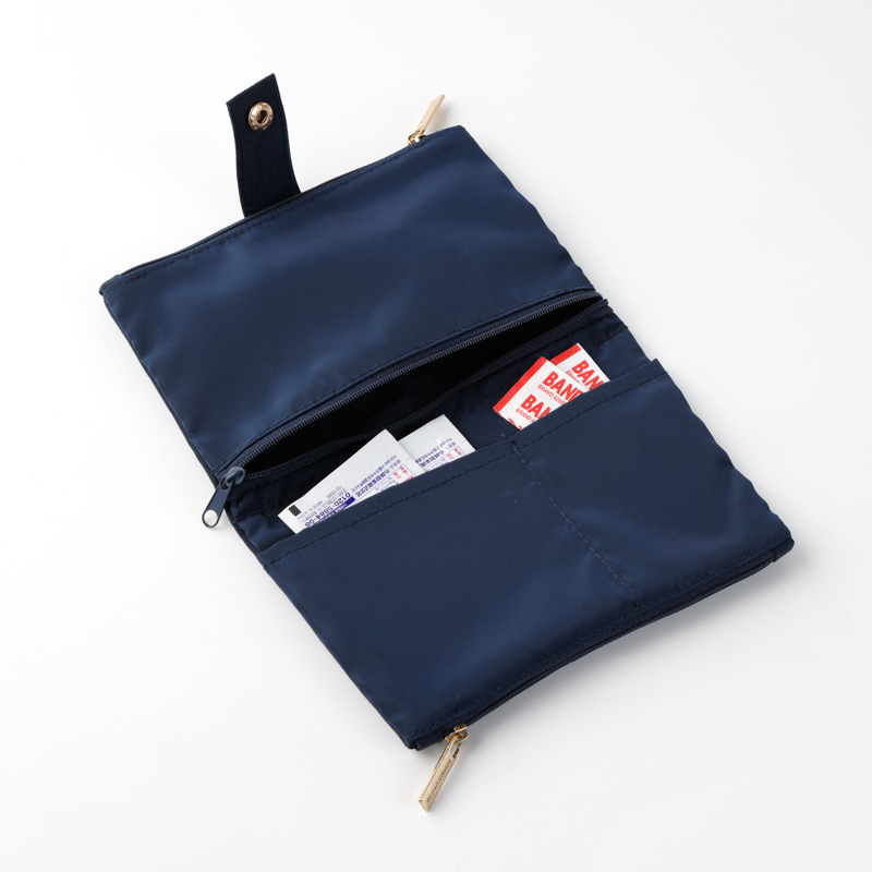 二つ折りポーチ