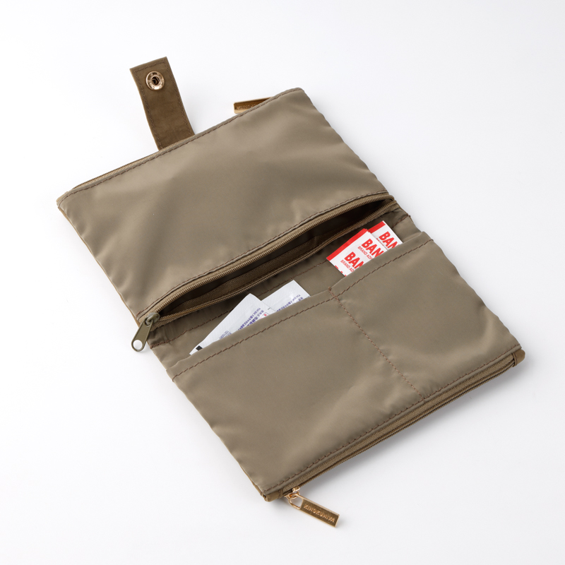 二つ折りポーチ